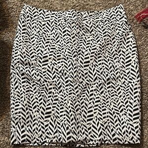 LOFT Black and White Patterned Women's Skirt